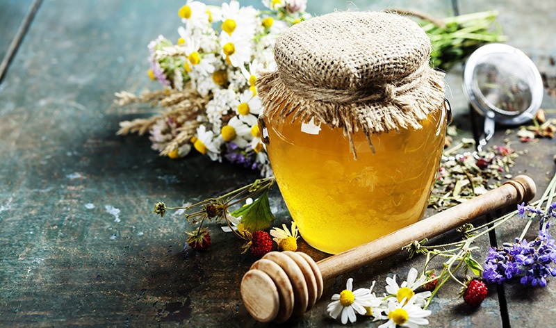 MẬT ONG – THẦN DƯỢC TRỊ TÀN NHANG HIỆU QUẢ